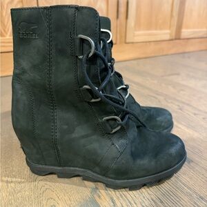 Sorel Women's Joan of Arctic Wedge ll Dark Lace Up Wedge Boots, black size 9.